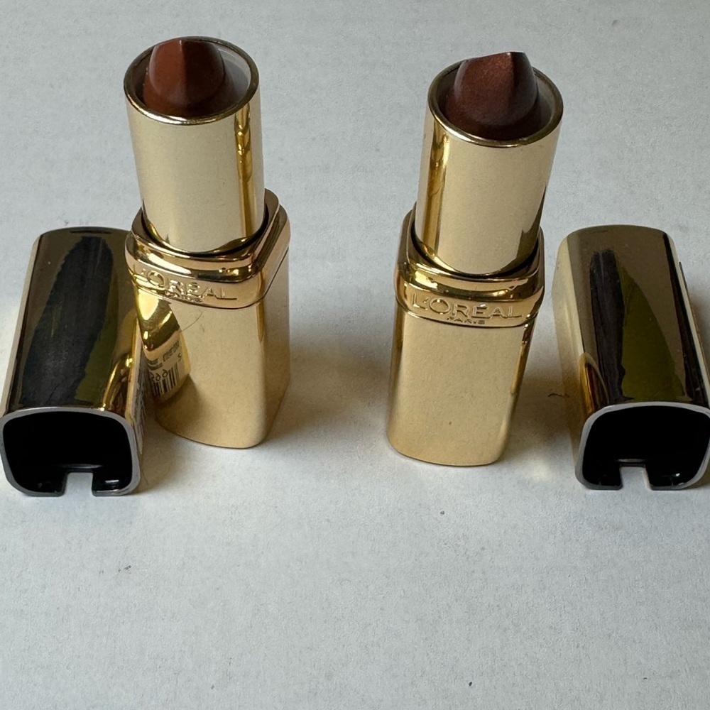 L'Oreal Paris Colour Riche Original Satin Lipstick for Moisturized Lips